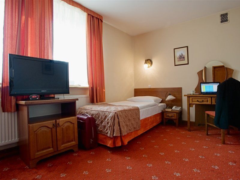 Hotel Regent Krasków Dış mekan fotoğraf